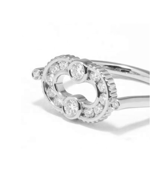  special design arch formation delicate fluting around the outer edge U shaped band O shape hollow round-cut diamonds ring